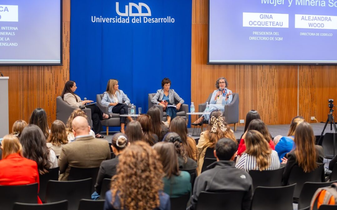 Francisca Rivero participa en seminario “Mujer y Minería” en la UDD